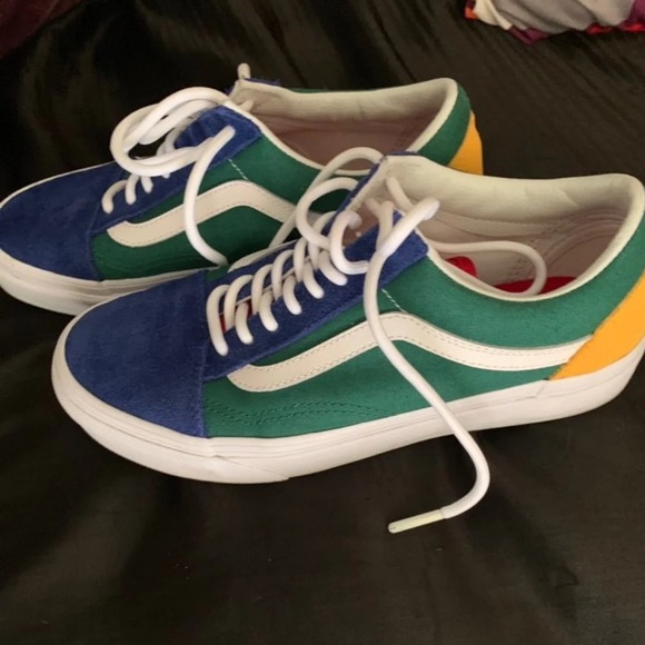 Vans - Picture 2 of 4